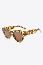 Load image into Gallery viewer, Tortoiseshell Polycarbonate Wayfarer Sunglasses
