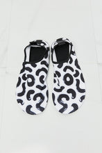 Load image into Gallery viewer, MMshoes On The Shore Water Shoes in White
