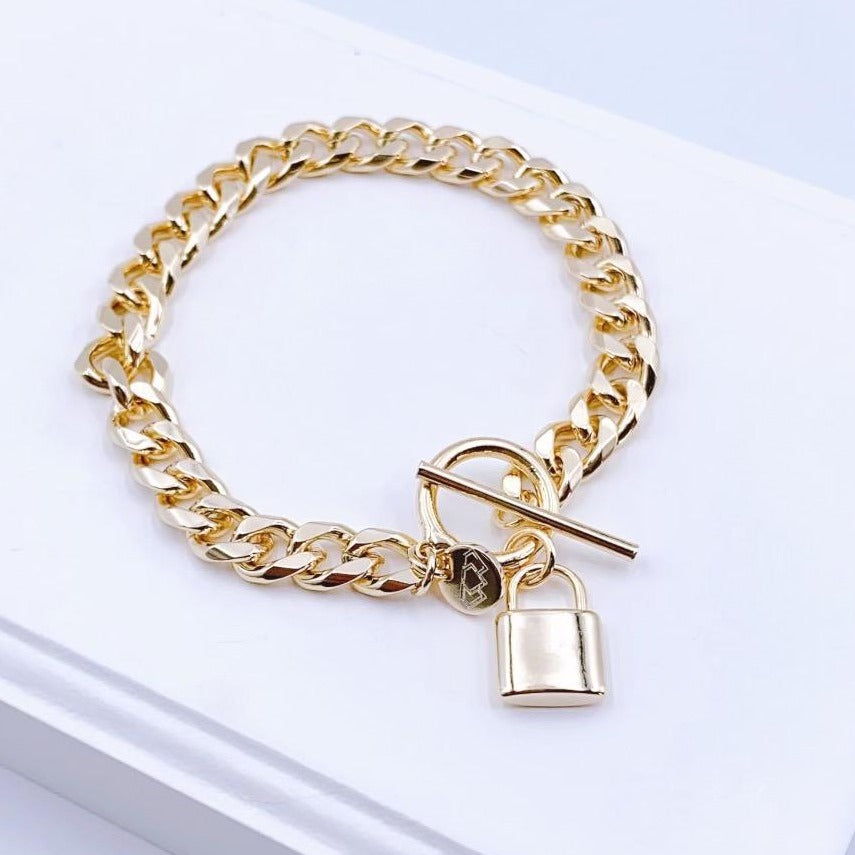 18K gold curb chain bracelet with lock and toggle closure. Lucky Birds -The Valerie Collection.