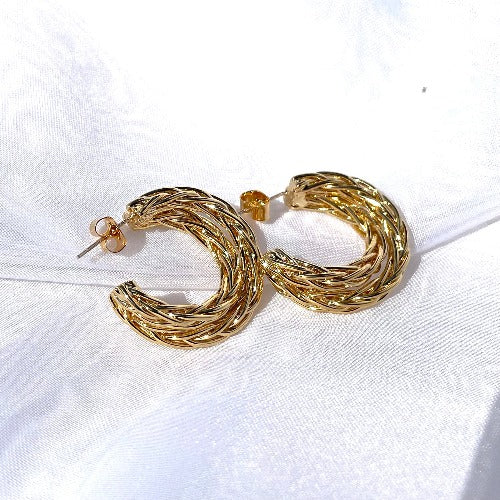These 18K Gold Basket Weave Hoop Earrings are a great addition to your everyday wear. Gold jewelry. Gold hoop earrings for women. Unique hoop earring design. Quality and affordable jewelry. Jewelry for women. The Bae Collection - Lucky Birds Boutique.