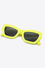 Load image into Gallery viewer, Classic UV400 Polycarbonate Frame Sunglasses
